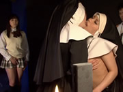 兩個日本修女熱吻互舔蜜穴