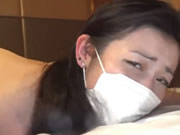 日本人妻帶口罩酒店被M男各種調戲噴乳